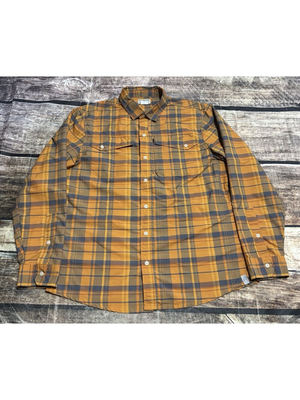LL Bean Shirt Mens Medium Zip Pockets Button Down Check Plaid